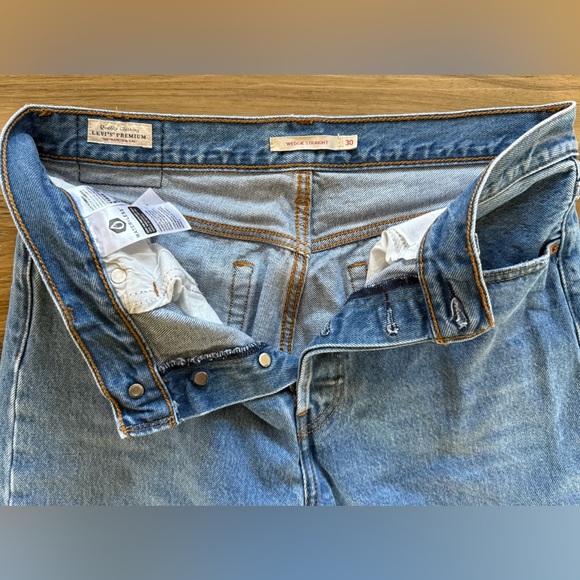 Levi's Wedgie High Waist Straight Leg Jeans in Oxnard Haze Size 30 Medium Wash - Picture 5 of 5